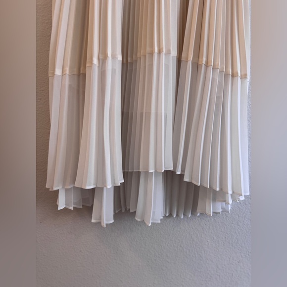 Club Monaco Cream and White A-Line Skirt, Size Small - Picture 3 of 6